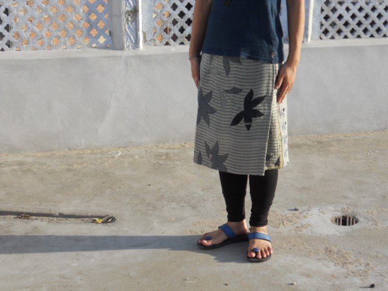 画像1: 刺し子 ラリーキルト　膝丈ラップスカート　リバーシブル (1)