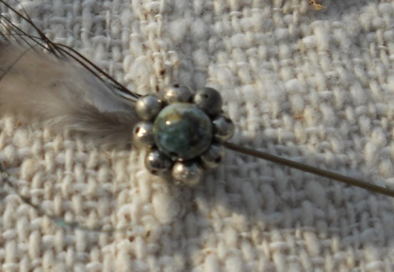 画像3: 天然石と羽根のハットピン ✳︎ミネラル＆フェザー　ピン　 (3)