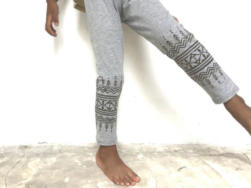 画像1: ブロックプリント キッズレギンス  120cmサイズ 杢グレー4デザイン⭐︎ 子供 レギンス (1)