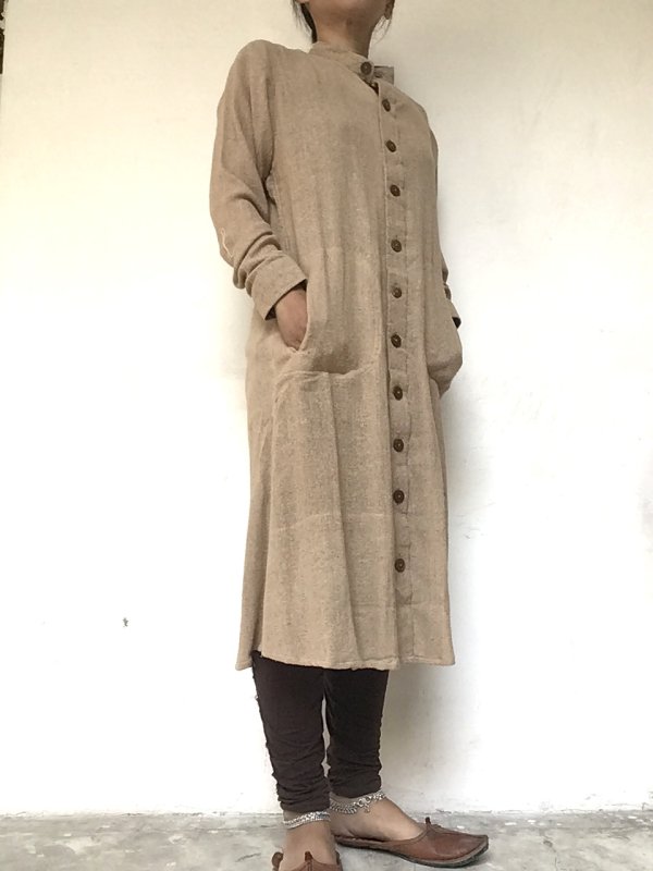 ローシルクワンピース ベージュ 着画斜め正面