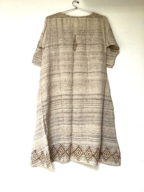 手紡ぎ手織りで希少な生地ローシルク