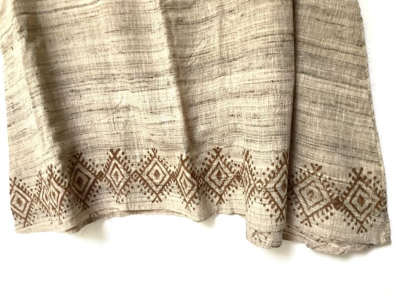 手紡ぎ手織りで希少な生地ローシルク