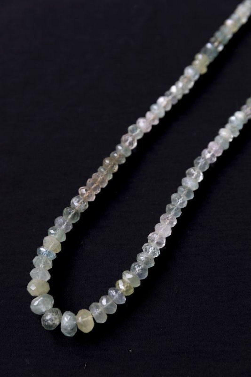 画像2: 天然石と羽根のハットピン✳︎ミネラル&フェザー ブローチ ムーンストーン ロードナイト 真鍮