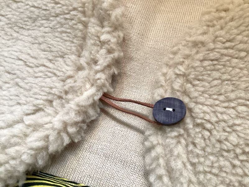 自然素材 木のボタン ディテール