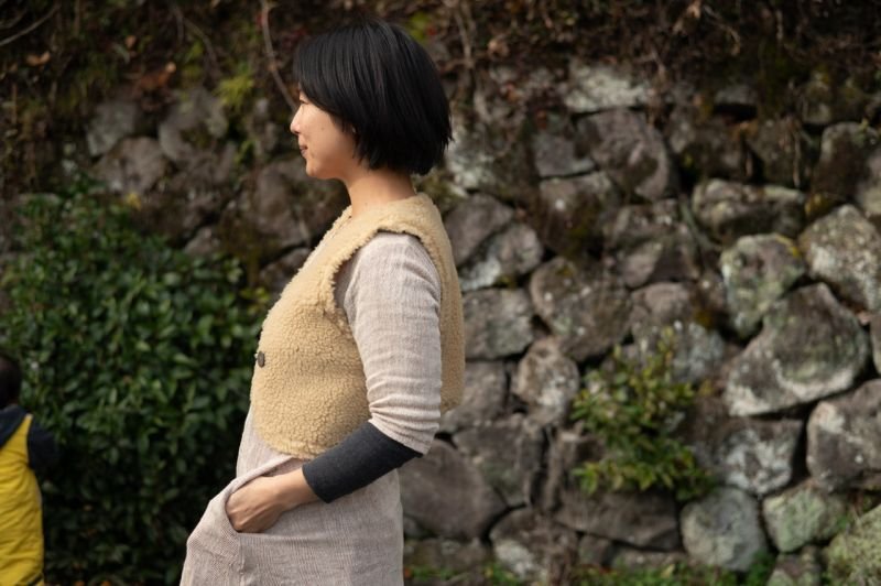 ハンドメイドショートベスト 着画サイド