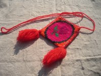 ウイチョール族　刺繍小さいポシェット