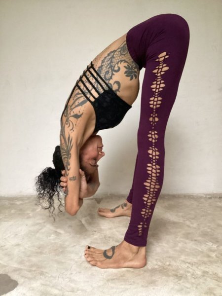 カッティングレギンス